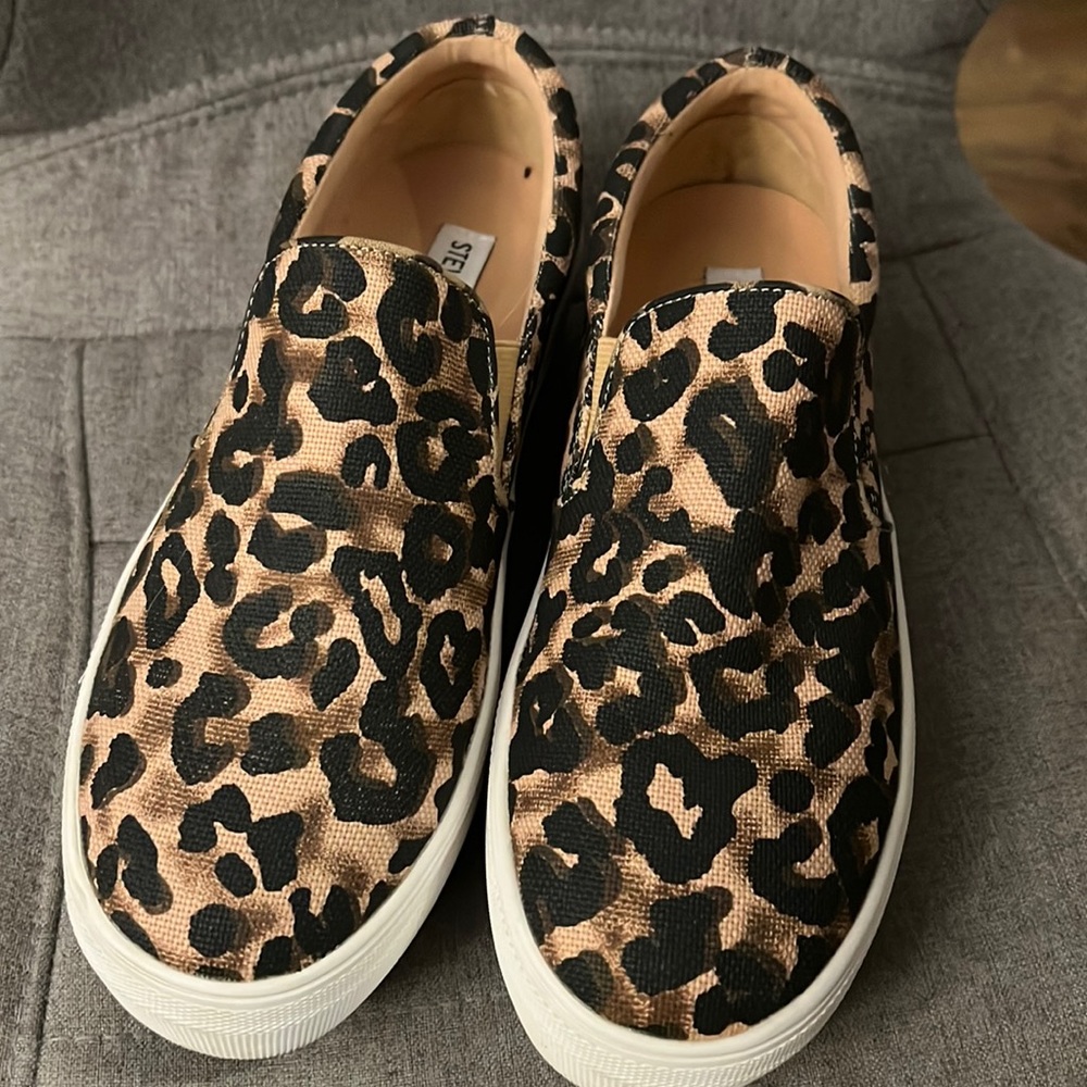Steve Madden size 8M  animal print sneakers